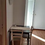 Πανσιόν In With Air Conditioning, Wifi, Washing Machine 4947-6